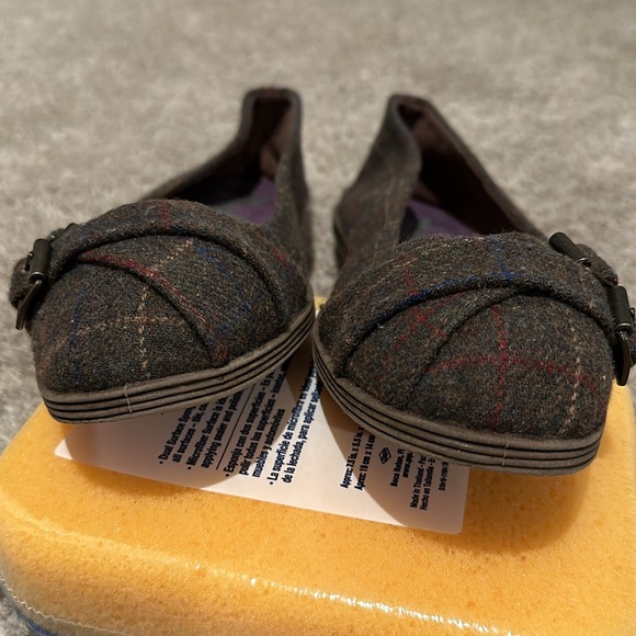 Blowfish Malibu 8W flats, Brown w/line patterns, very cute! - Picture 6 of 7